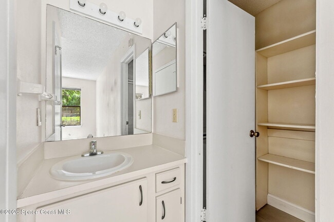 Building Photo - 225 S Tropical Trail