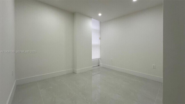 Building Photo - 18181 NE 31st Ct