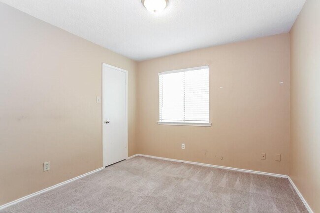 Building Photo - 7406 San Simeon Dr
