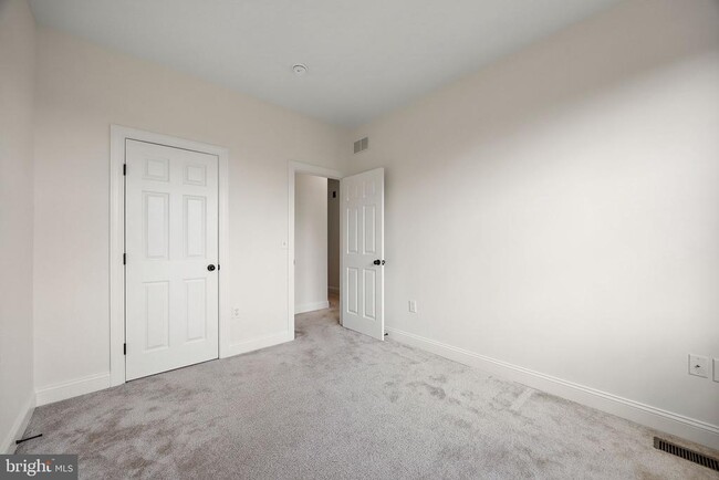 Building Photo - 715 Pony Ln