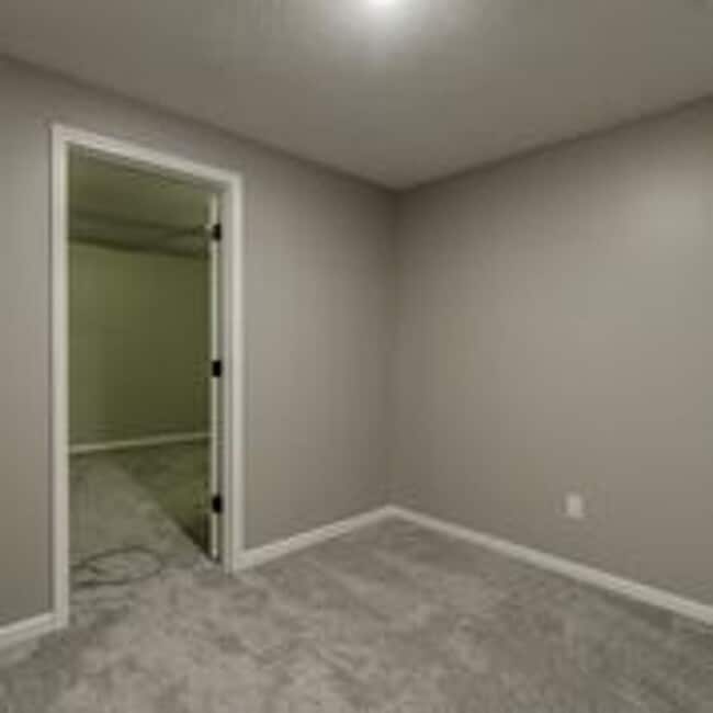 Building Photo - 1510 Woodrail Ave