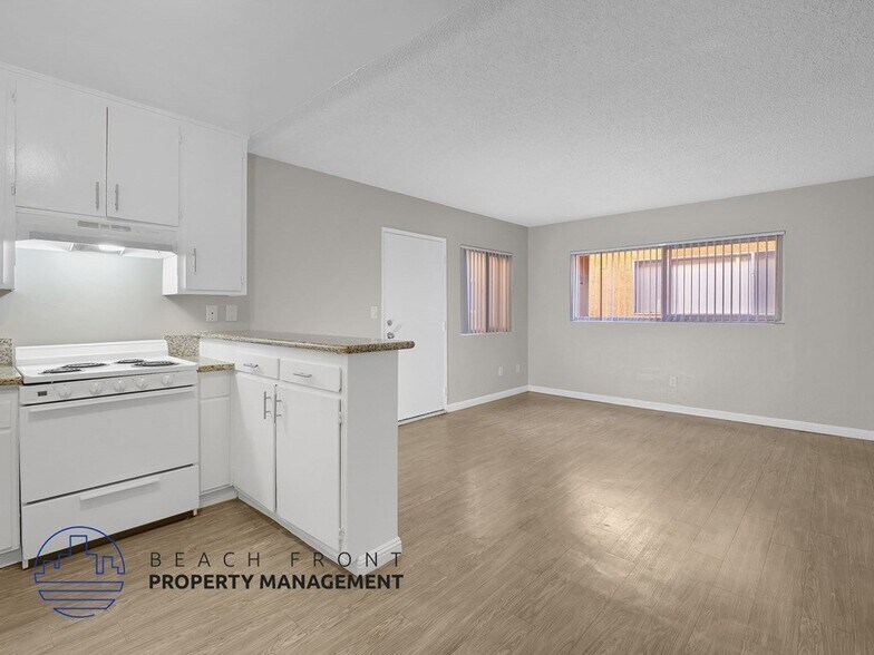 Building Photo - 1020 Orange Ave