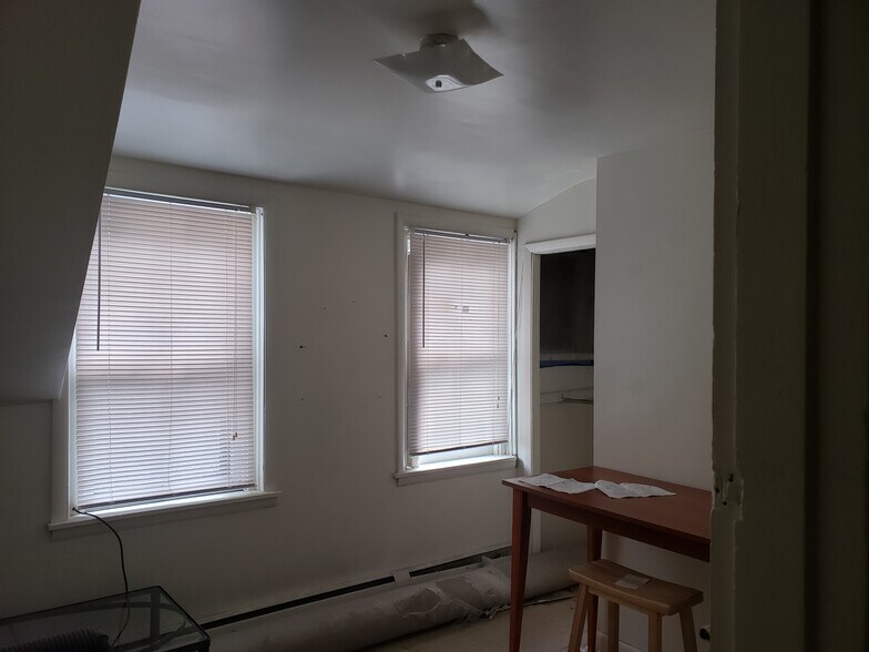 Smaller bedroom (Ok for bunkbed or office) - 64 Old Lancaster Rd