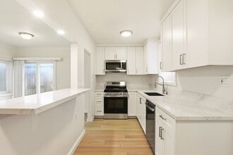 Building Photo - 1 BLOCK TO THE BEACH! COMPLETELY REMODELED 2BD/2BA OCEAN BEACH RESIDENCE - ONLY $4,475/MO!