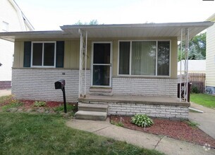 Building Photo - Cozy 2 Bedroom, 1 bath w/ Central AC in Ce...