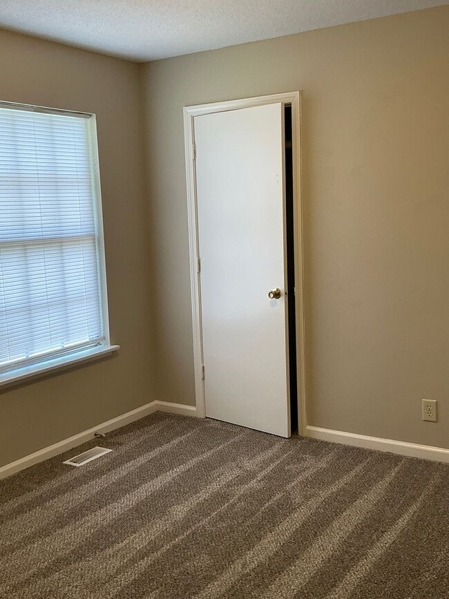 Building Photo - 575 Brady Dr