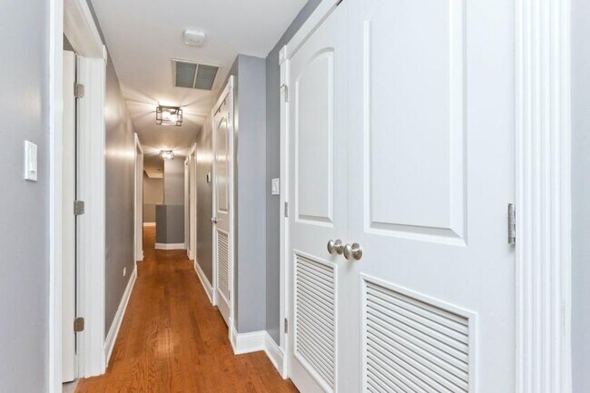Building Photo - 2 bedroom in Chicago IL 60640