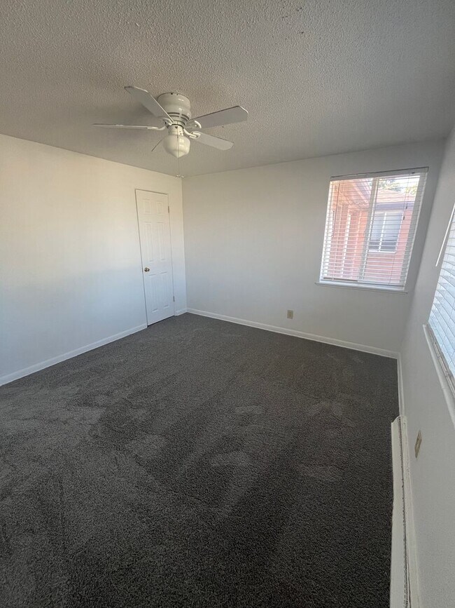 Building Photo - Great 2-Bedroom 1 Bathroom in Lakewood!