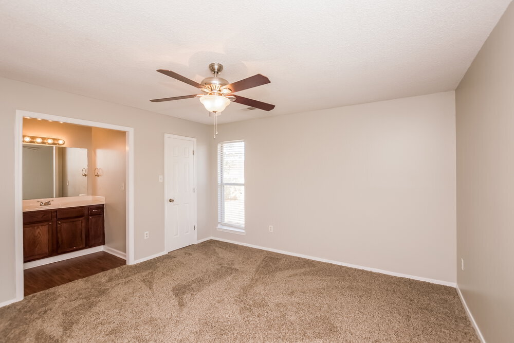 Building Photo - 10378 Yates Dr