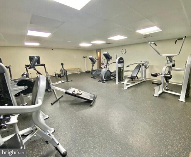 Building Photo - 3101 S Manchester St