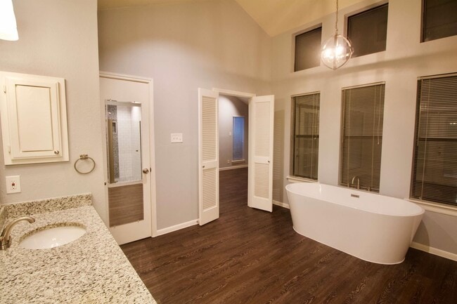 Building Photo - 1806 Encino Bend