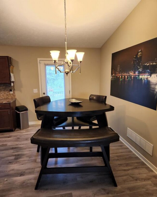 Building Photo - 5900 Clear Pointe Dr SE