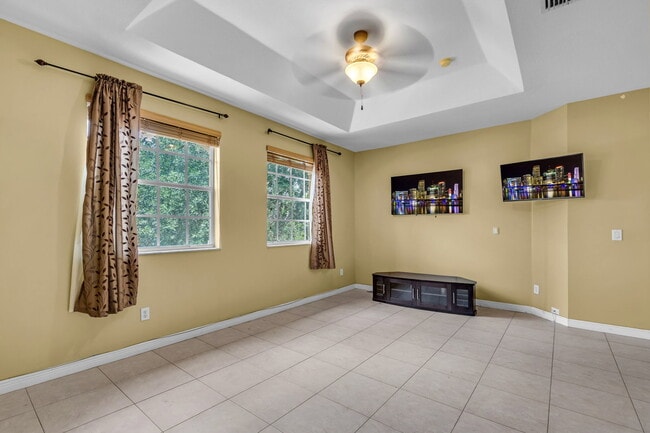 Building Photo - 5149 SW 137th Ave