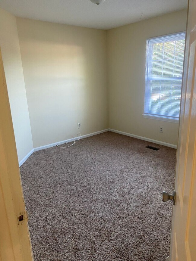 Building Photo - 3BR, 2BA Durham Home with Deck and LVP Flooring