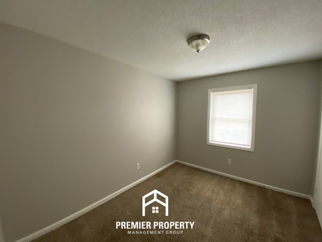 Building Photo - Charming 3BR Memphis Home with Hardwood Floors & Fenced Backyard