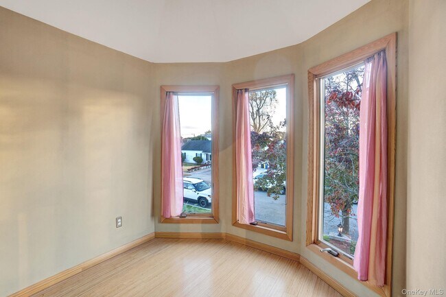 Building Photo - 8 Pearl St