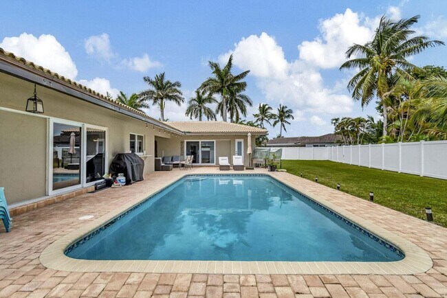 Building Photo - 5660 Golfway Dr