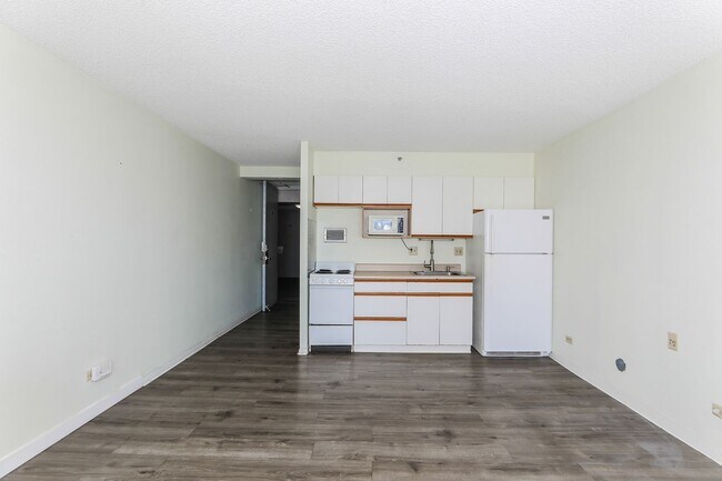 Building Photo - Marine Surf - Studio 1b 1parking! in Waikiki