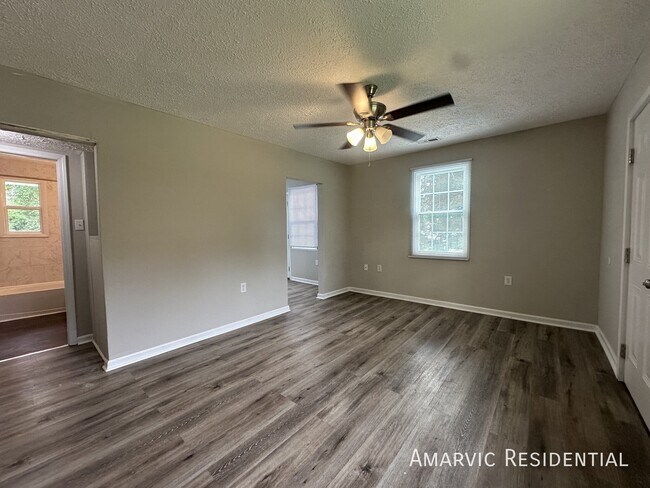Building Photo - 833 Amye St
