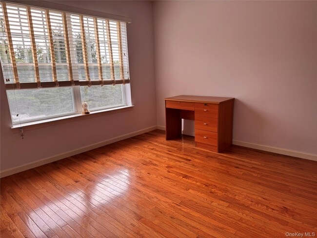 Building Photo - 54 Fairways Dr