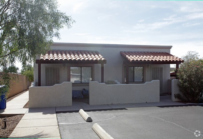 Building Photo - Pastime Suites