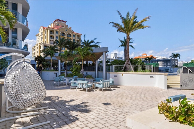 Building Photo - 153 N Seabreeze Blvd