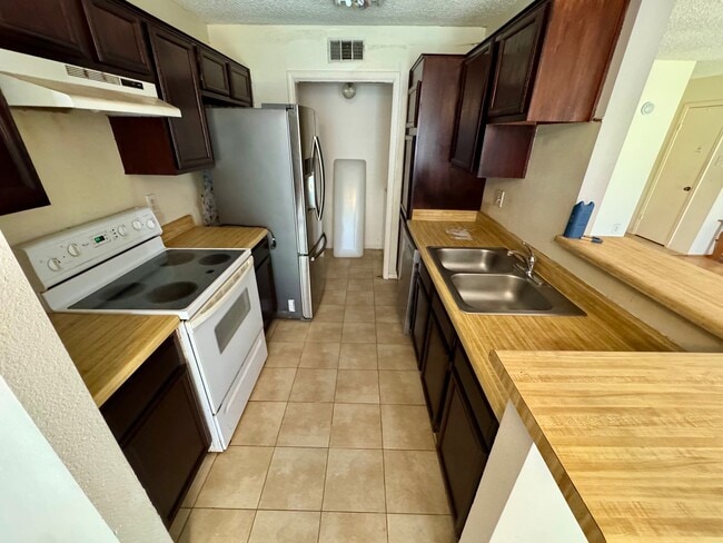 Building Photo - 8417 Sands Point Dr