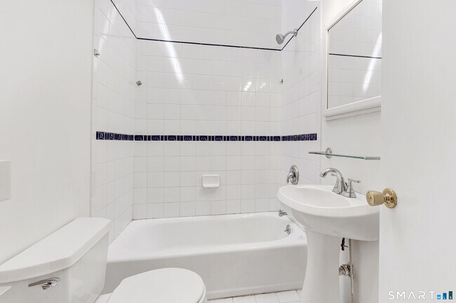 Building Photo - 41 Frisbie St