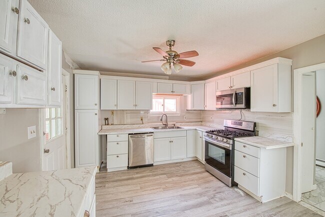 Building Photo - 1246 Somerset Ave