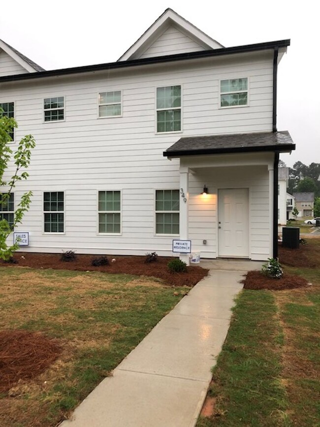 Building Photo - Move in ready townhome in Athens!