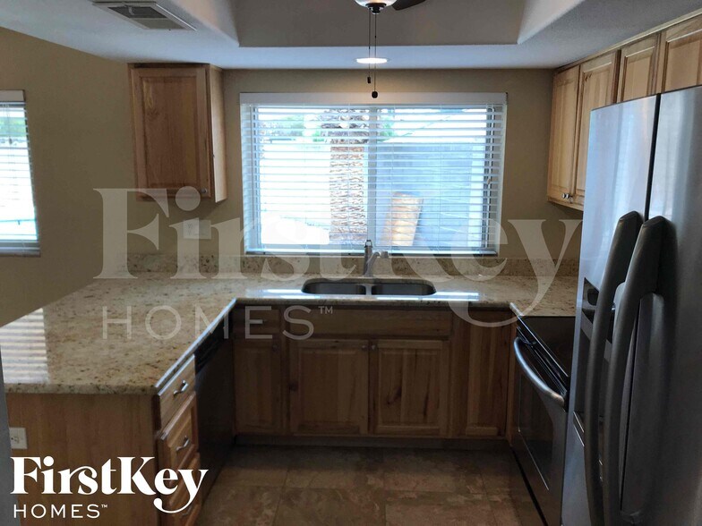 Building Photo - 4149 W Shangri La Rd