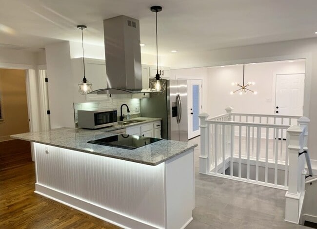 Building Photo - 1916 E 65th St