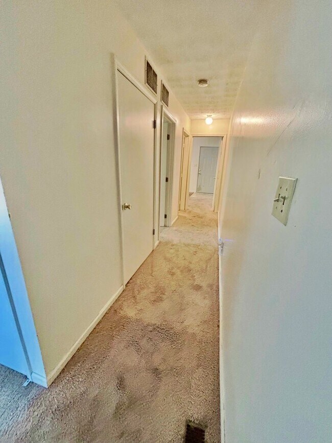 Building Photo - Lease Up 120