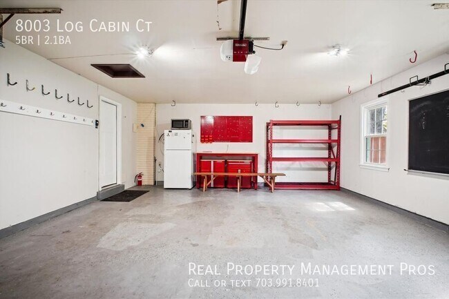 Building Photo - 8003 Log Cabin Ct