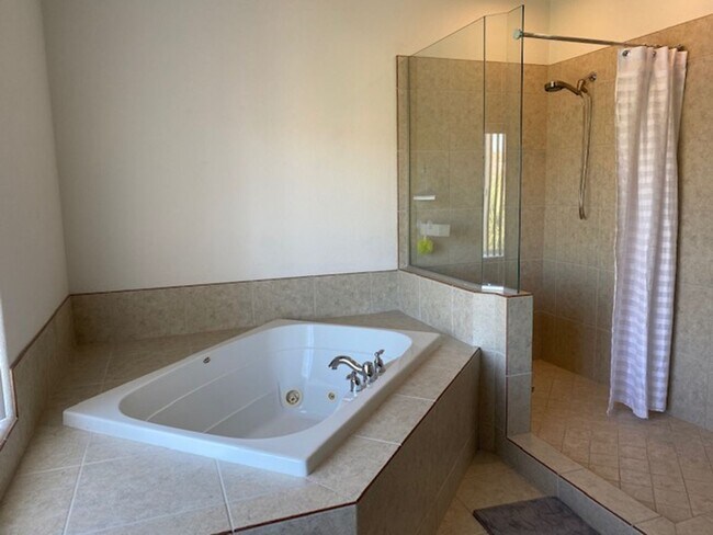 Building Photo - 3 BR + Bonus, Fully furnished, Includes Ut...
