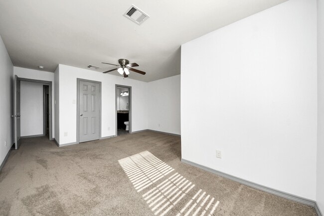 Building Photo - 4410 Lodge Vine Ct