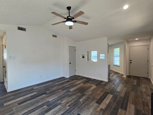 Building Photo - 2408 Windmill Dr