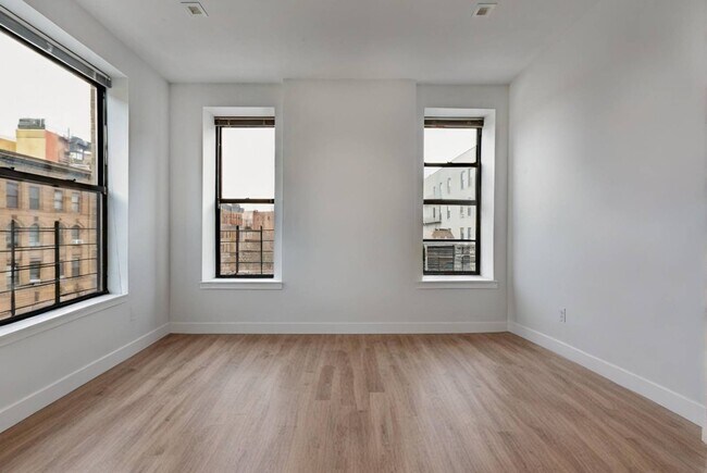 Building Photo - 411 Manhattan Ave