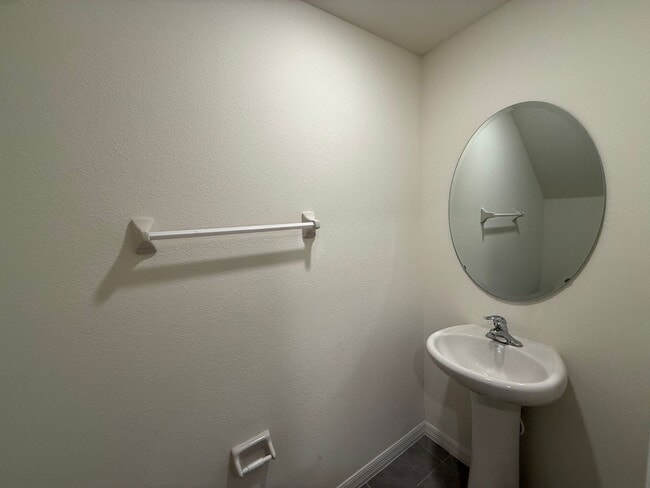 Building Photo - Newly built 3 bedroom home in a quiet Cul-de-sac