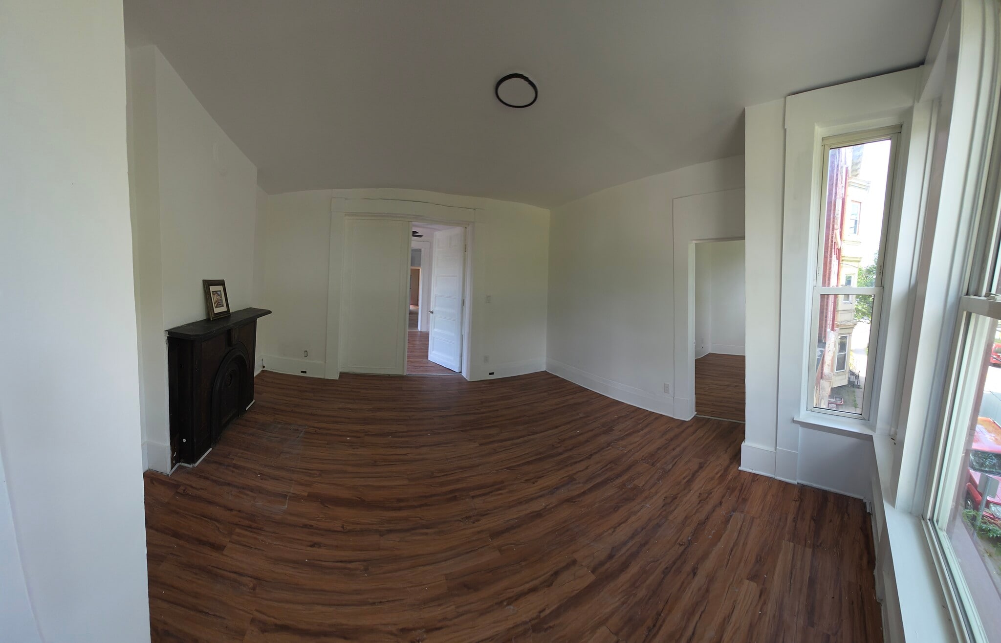 Building Photo - 572 River St