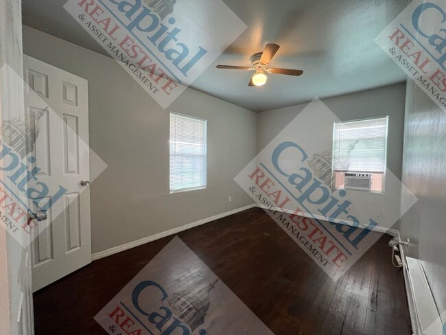 Building Photo - Charming 2 Bedroom w/ Move in Special