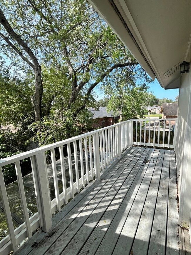 Building Photo - 4/3-Royalton Subdivision / Country Club Estates area