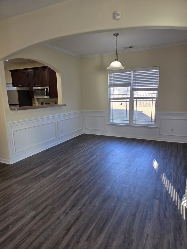 Building Photo - 159 Chapel Lake S