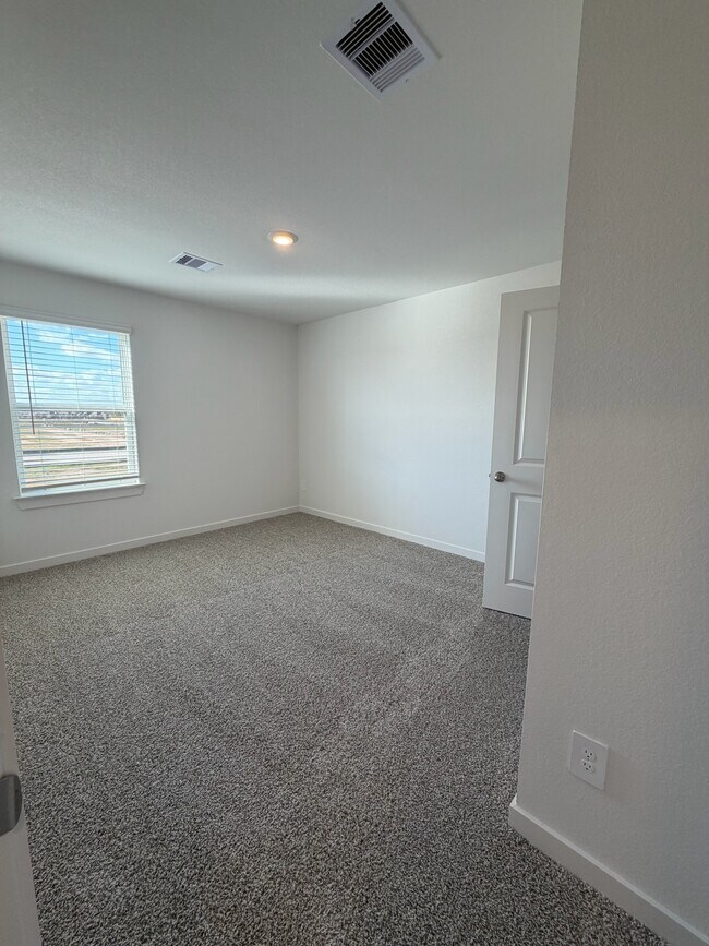 Building Photo - 3550 Blue Mockingbird St