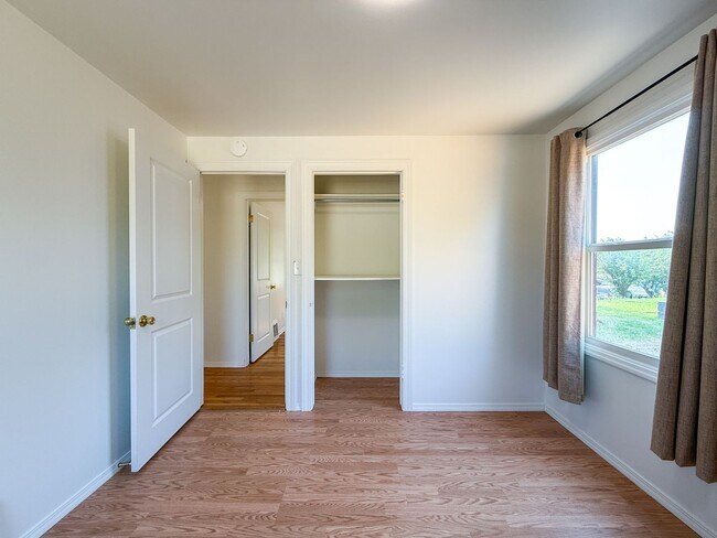 Building Photo - 6119 N Braeburn Dr