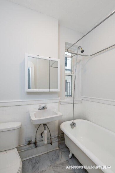 Building Photo - 49 Worthington St