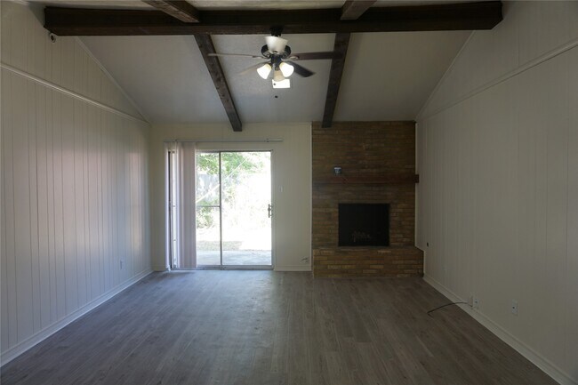 Building Photo - 1913 Normal Park Dr