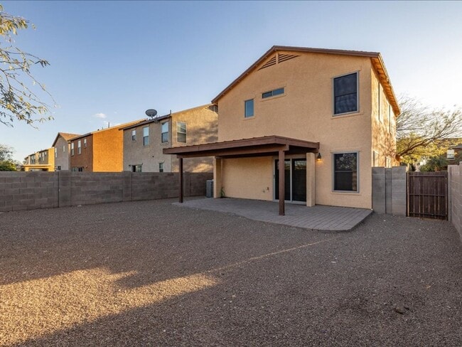 Building Photo - 3 Bedroom 2.5 Bath