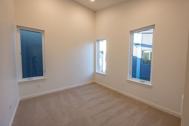 Building Photo - Riverside Townhomes - Waterfront Living in Vancouver