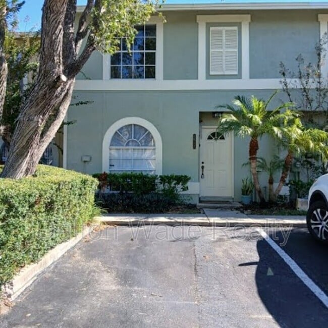 Building Photo - 1517 Chateaux De Ville Ct